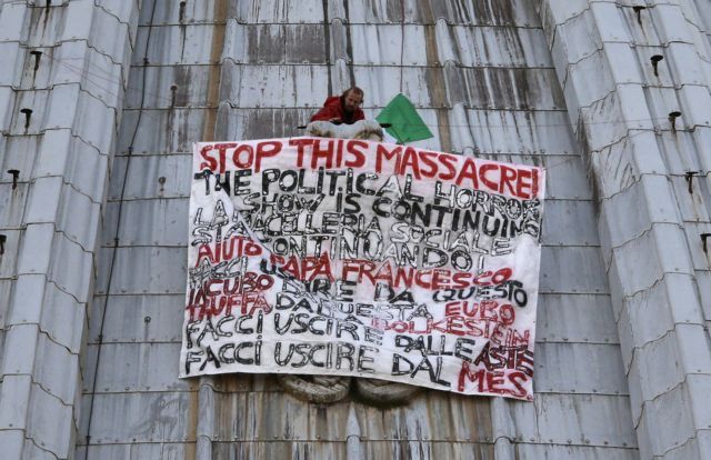 Ανέβηκε για τρίτη φορά με πανό στον τρούλο του Αγίου Πέτρου